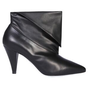 Givenchy Elegant Black Leather Heeled Boots
